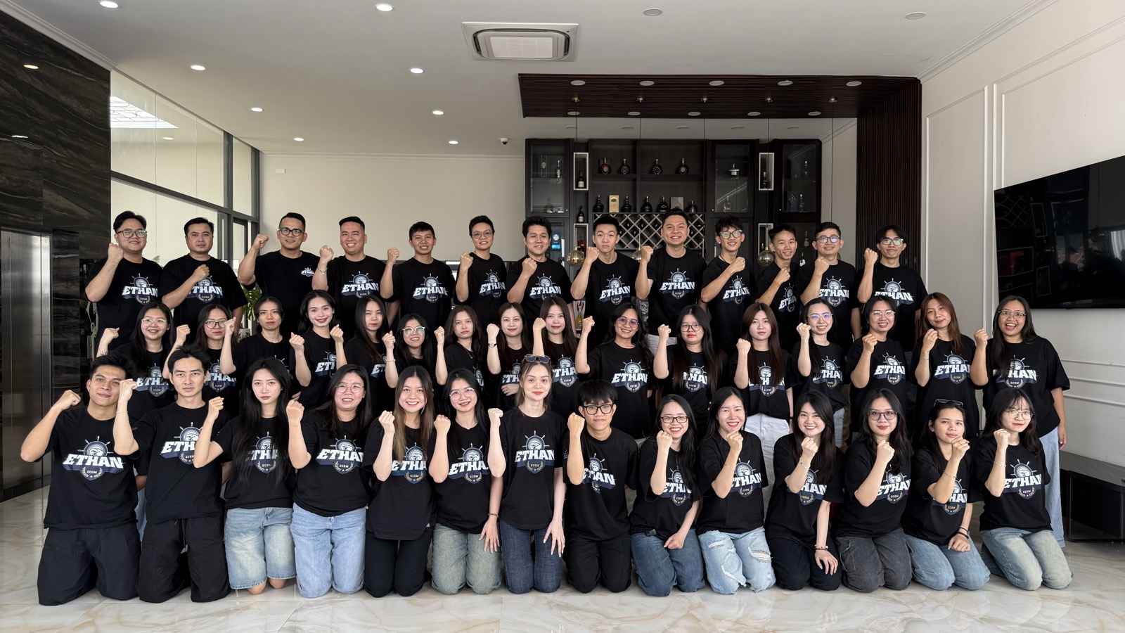 Đội ngũ Ethan Ecom cùng làm việc — con người là tài sản lớn nhất